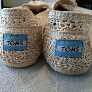 TOMS Crochet (W8)